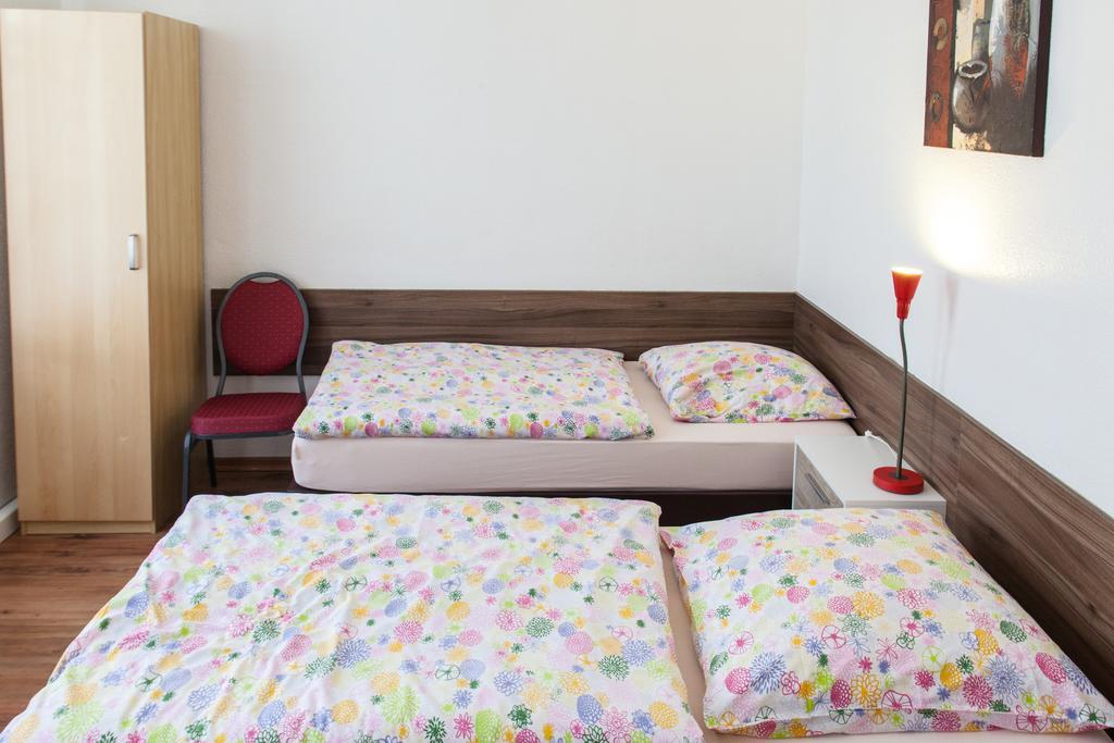 Pension Klingenstr. 23 Otel Leipzig Oda fotoğraf