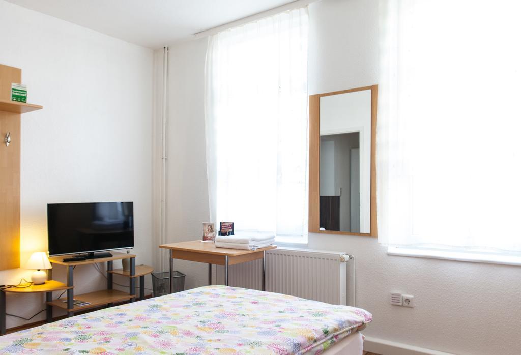 Pension Klingenstr. 23 Otel Leipzig Oda fotoğraf