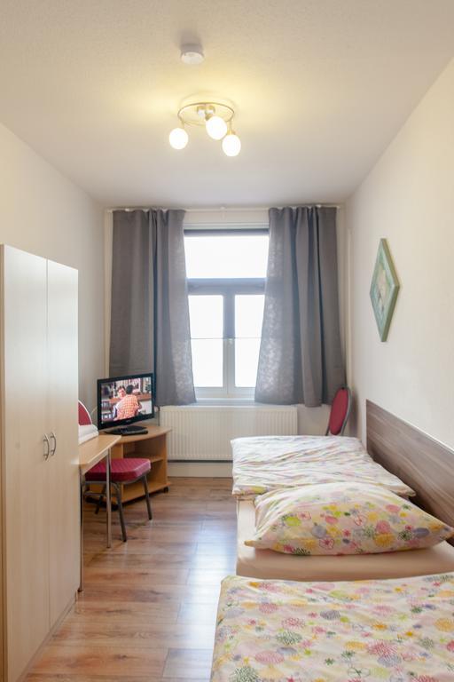 Pension Klingenstr. 23 Otel Leipzig Oda fotoğraf