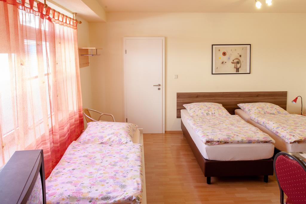 Pension Klingenstr. 23 Otel Leipzig Oda fotoğraf