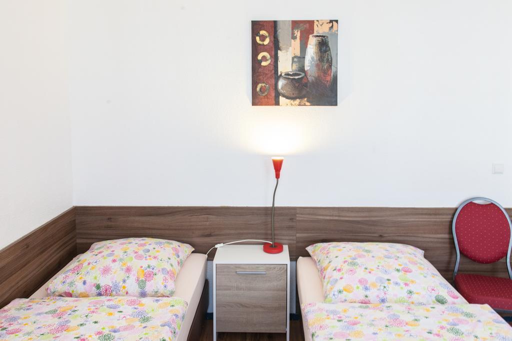 Pension Klingenstr. 23 Otel Leipzig Oda fotoğraf